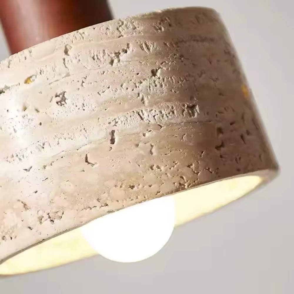 Luce a sospensione in travertino