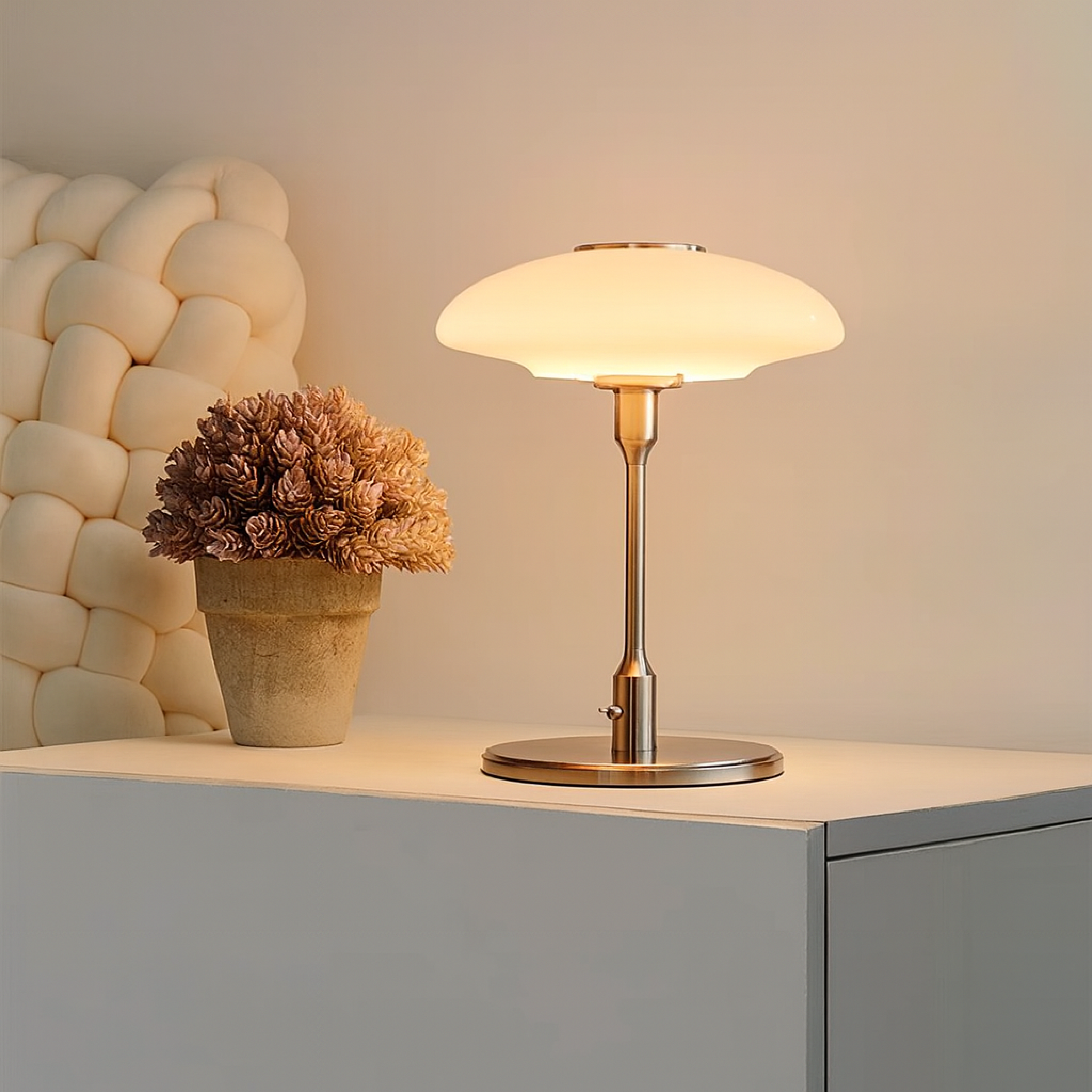 Lampada da tavolo di design svedese