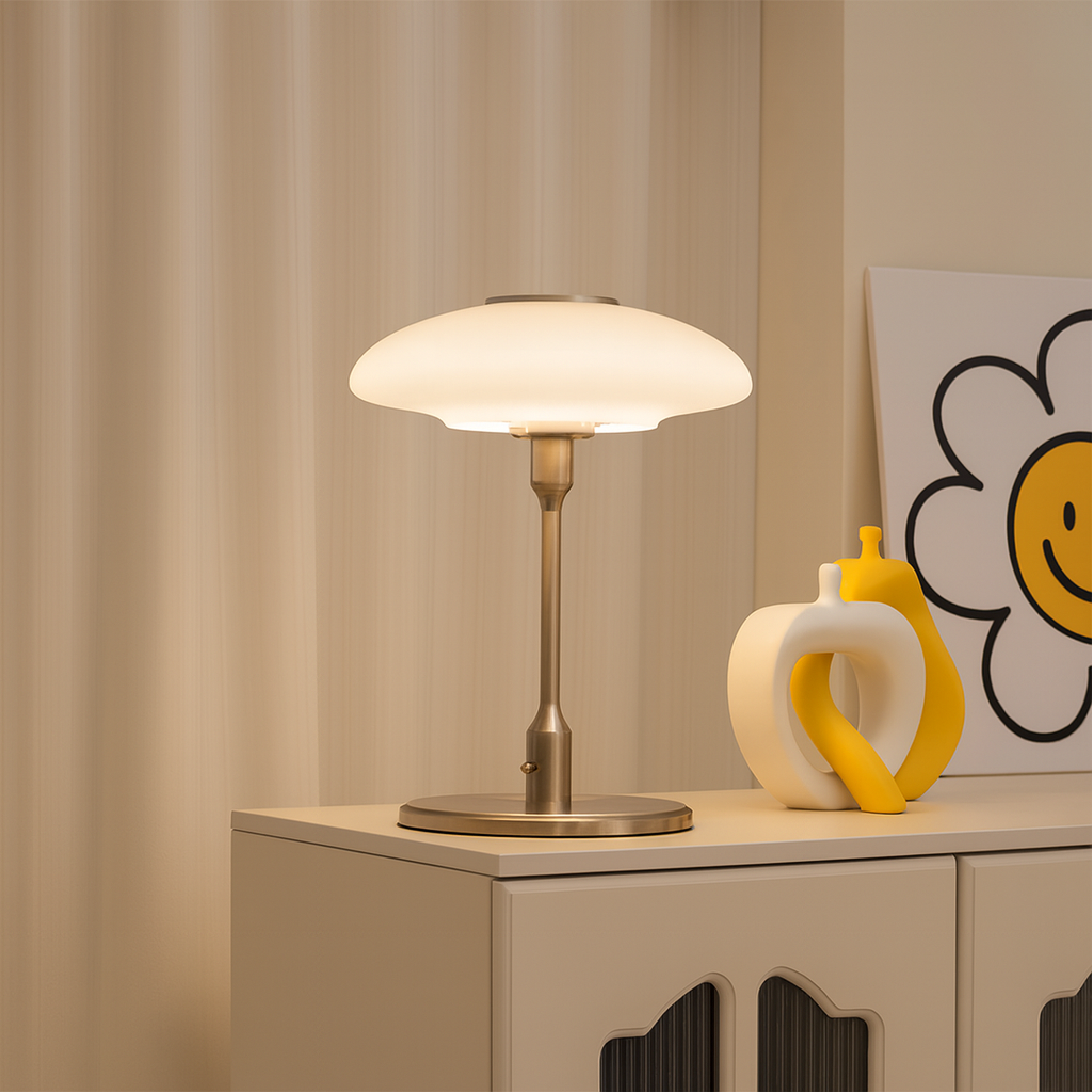 Lampada da tavolo di design svedese