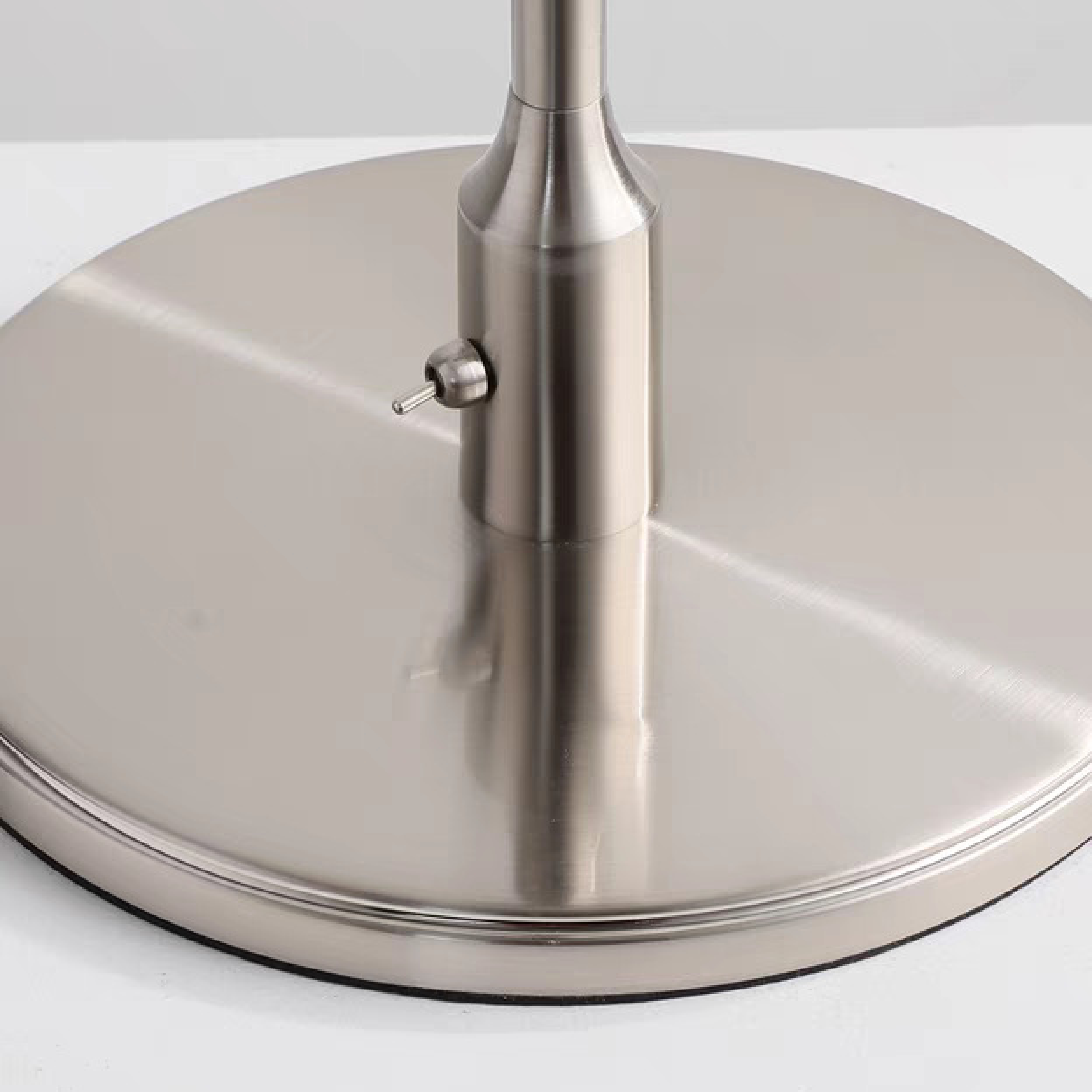 Lampada da tavolo di design svedese