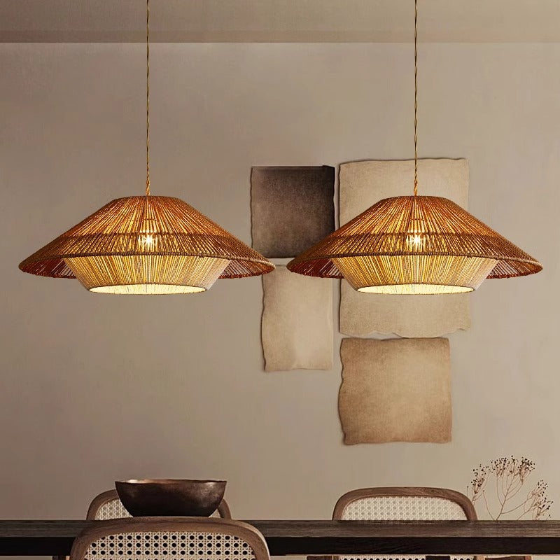 Lampada a sospensione in bambù intrecciato