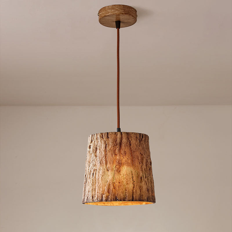 Lampada a sospensione con tronco di legno