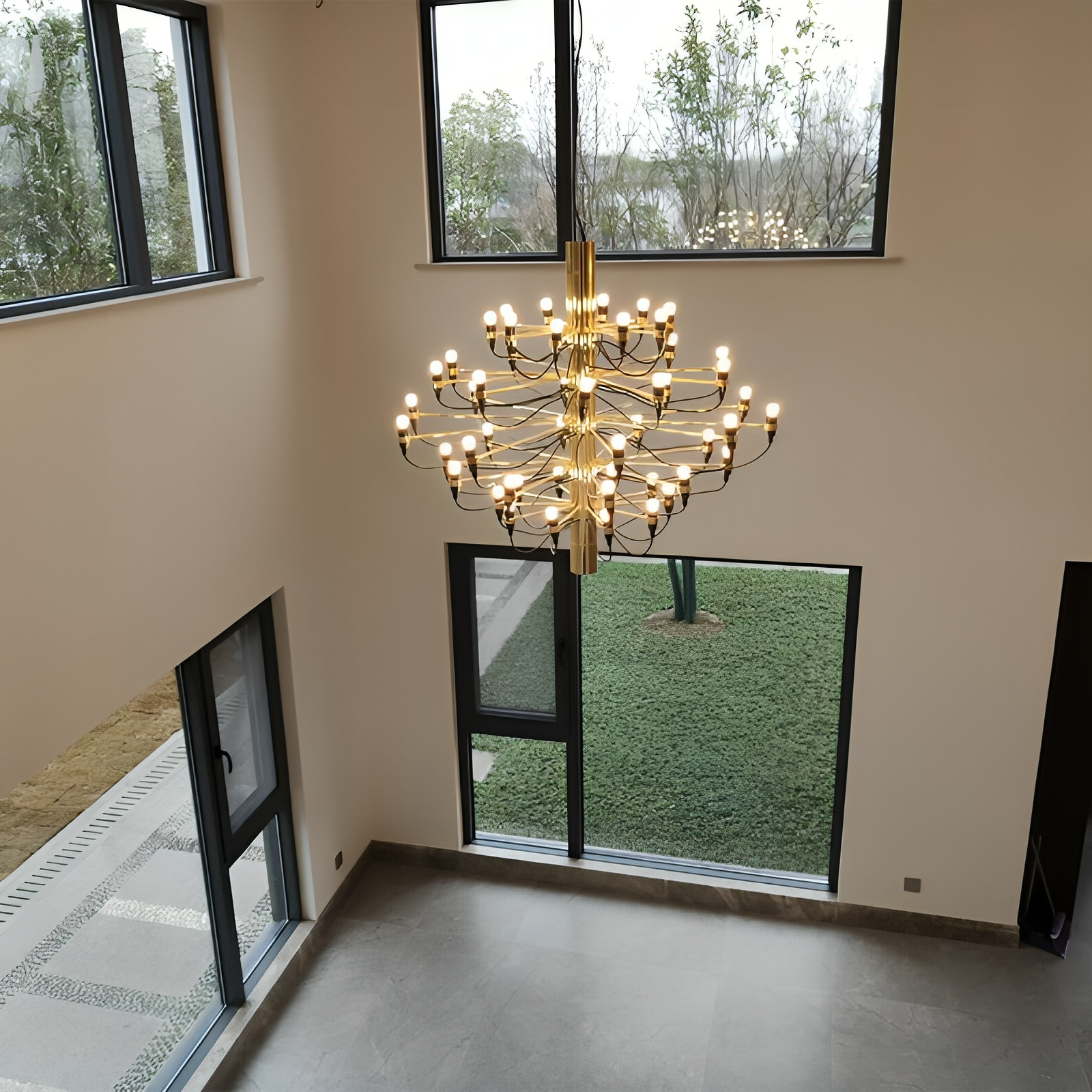 Lampadario di design medievale italiano