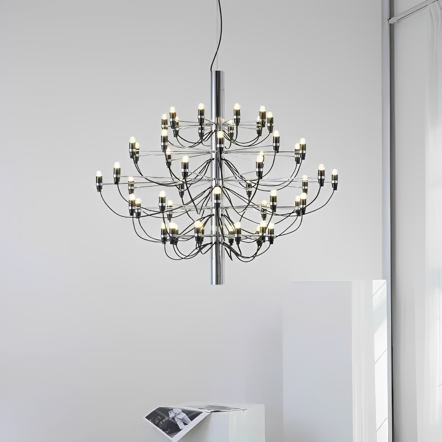 Lampadario di design medievale italiano