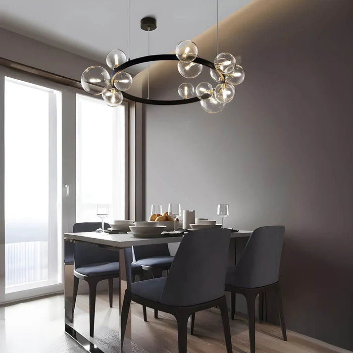 Il lampadario ad anello di Alyse
