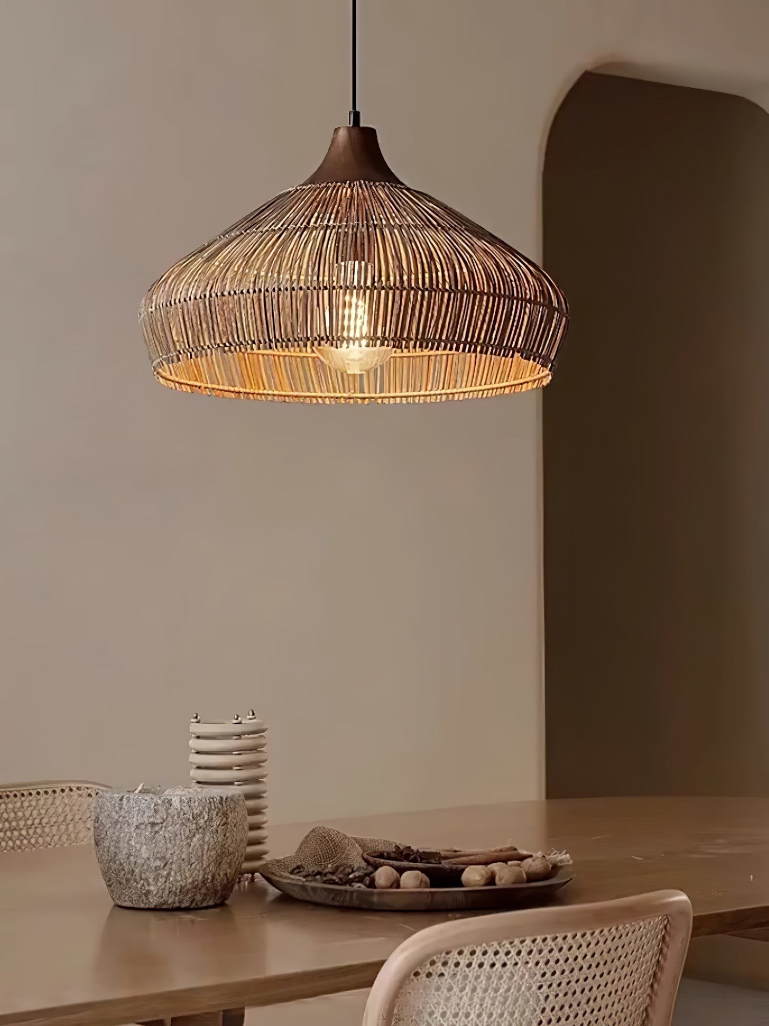 Luce a sospensione in vimini e rattan