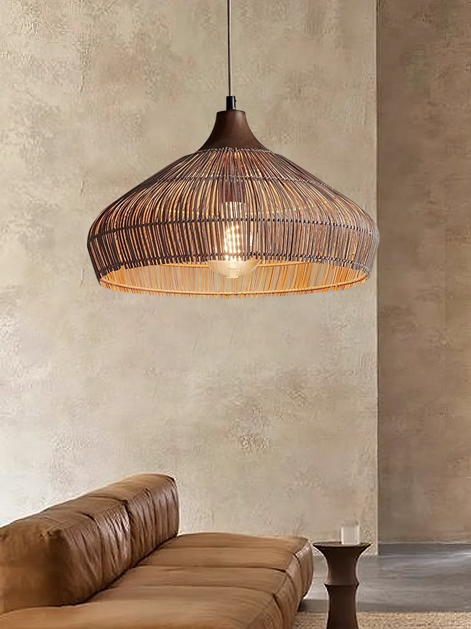 Luce a sospensione in vimini e rattan