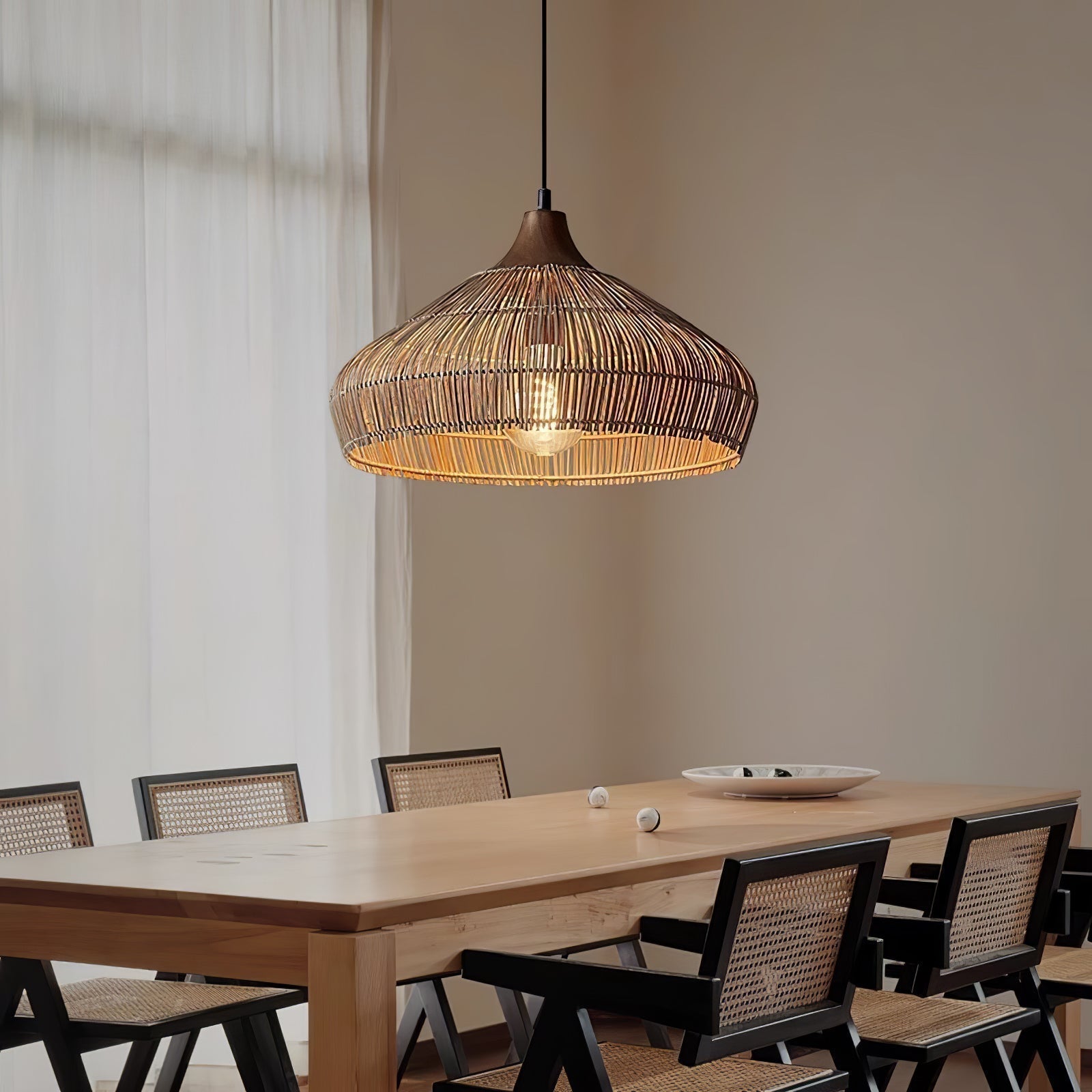 Luce a sospensione in vimini e rattan