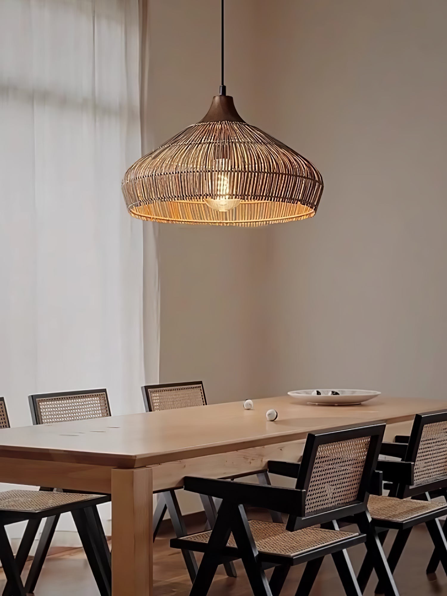 Luce a sospensione in vimini e rattan