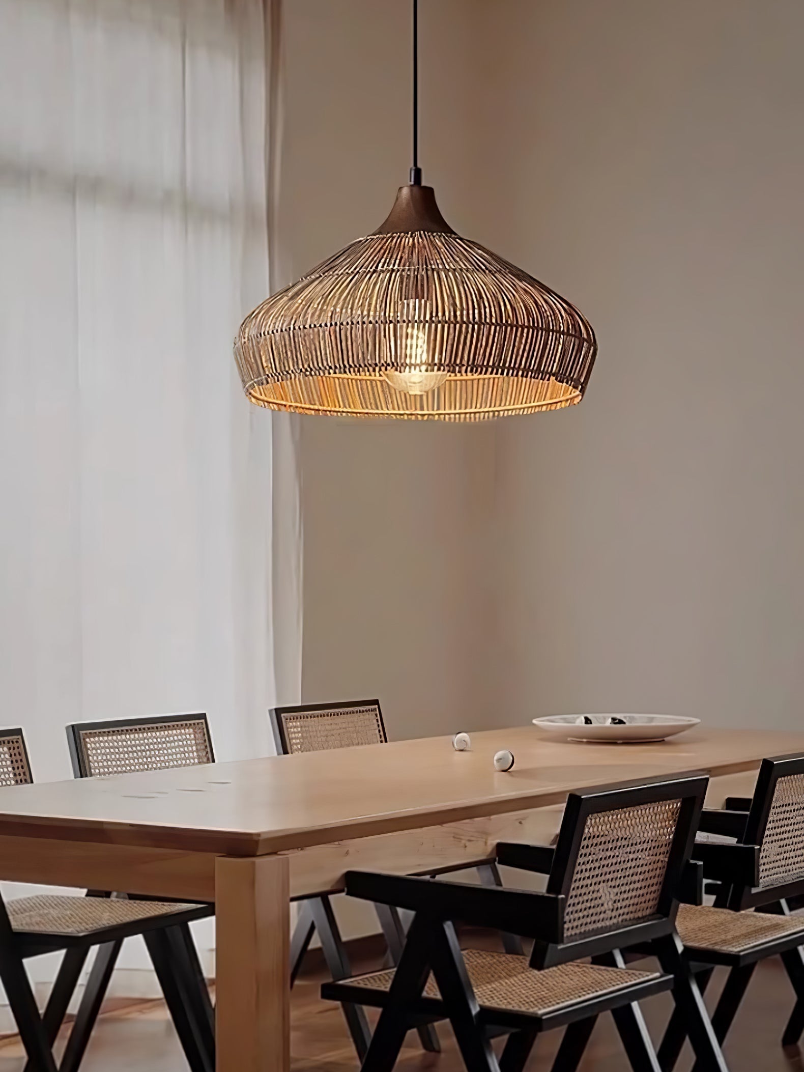 Luce a sospensione in vimini e rattan