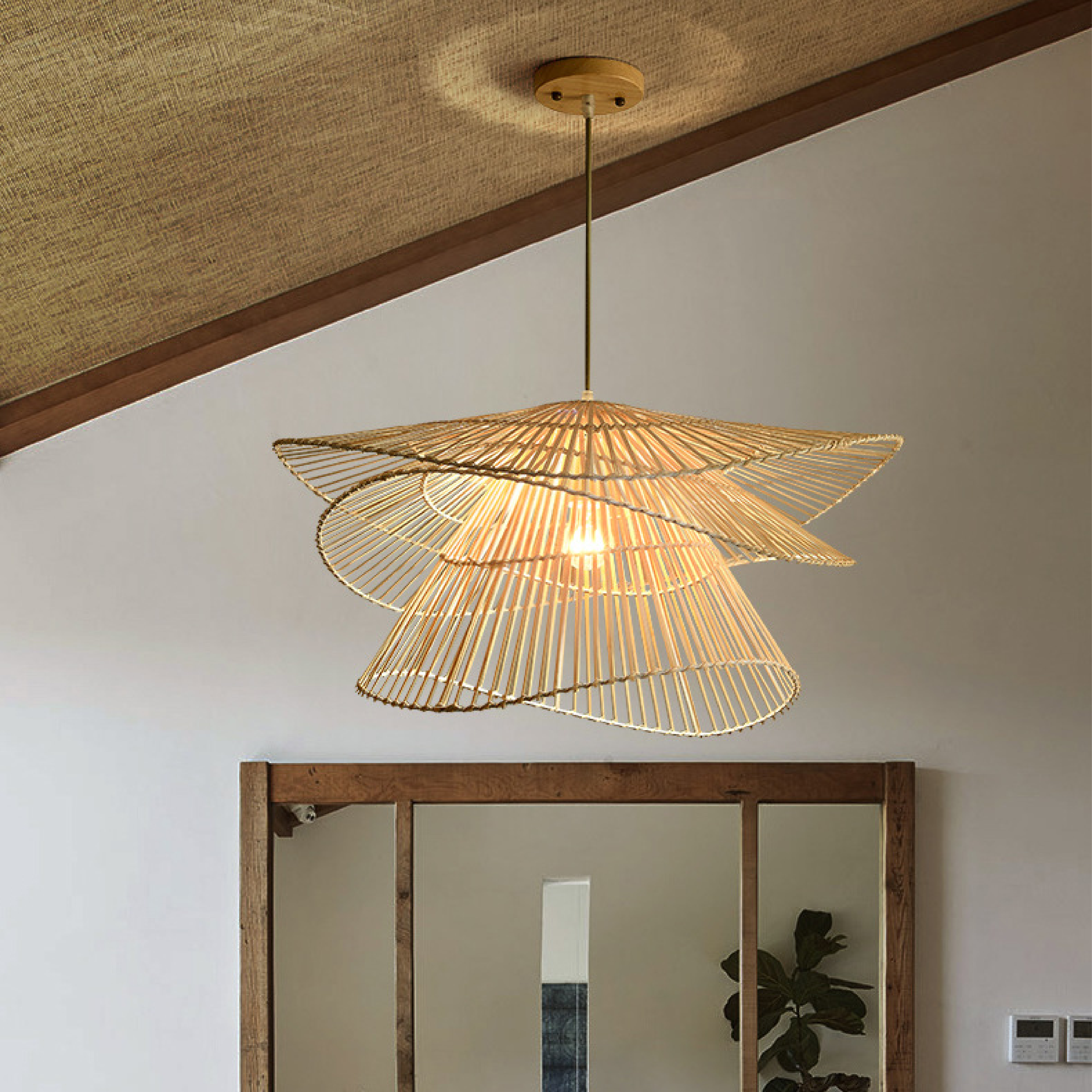 Luce a sospensione in legno di rattan