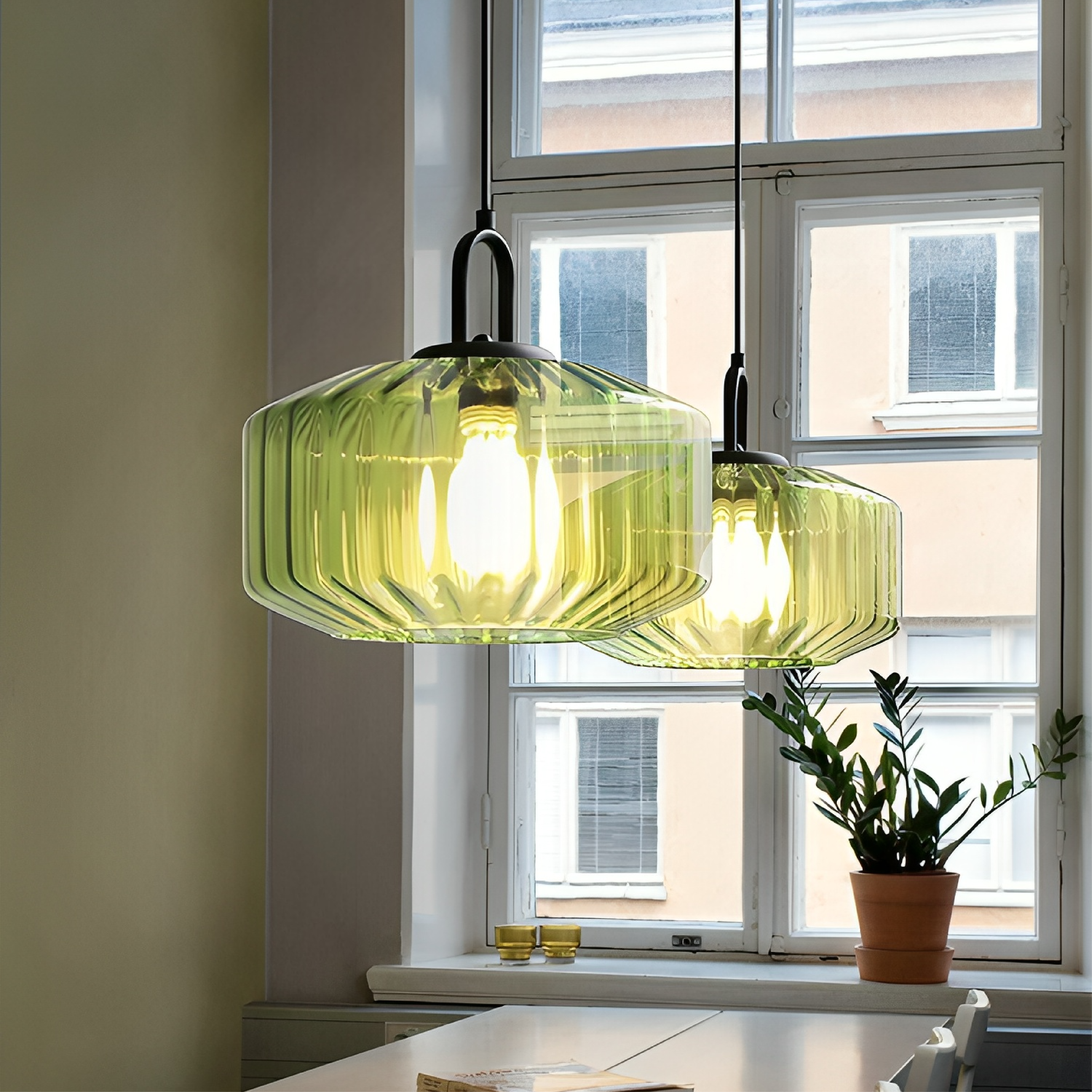 Luce a sospensione in vetro colorato