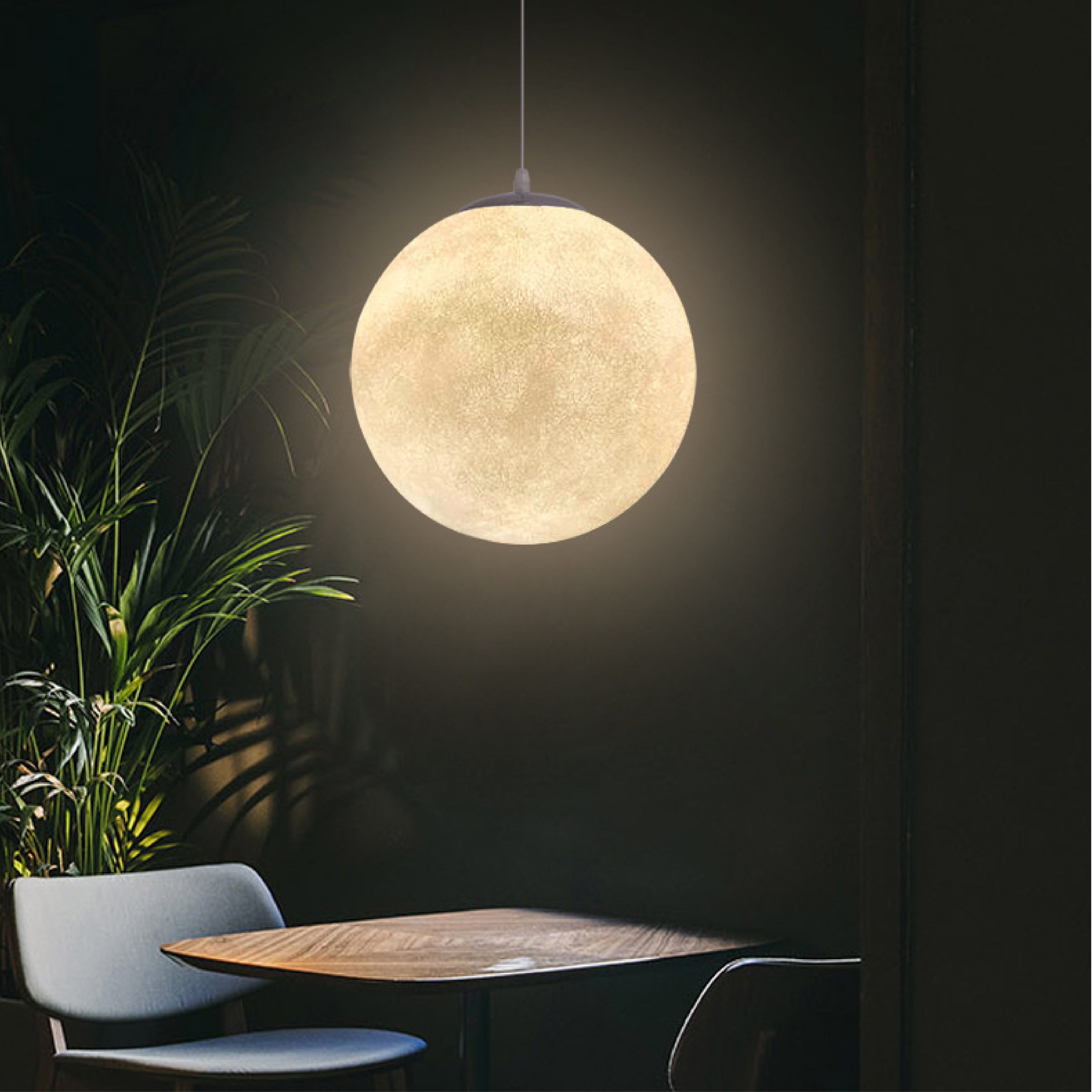 Lampada a sospensione con motivo a luna